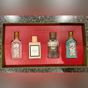 Gucci Bloom Mini
Discovery Kit 4 Piece Gift
Set Perfume